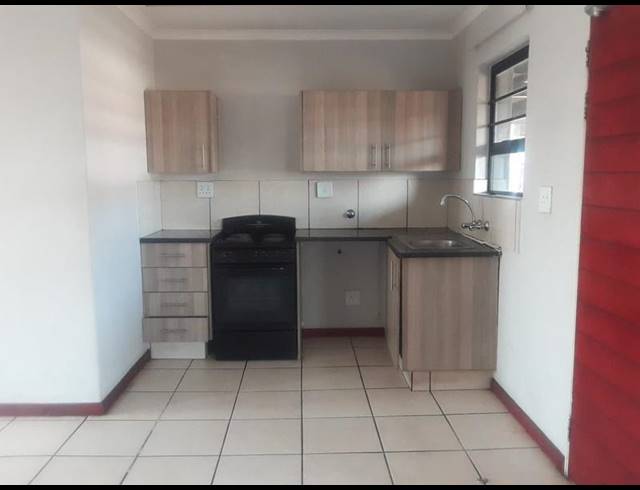 1 BEDROOM PROPERTY TO RENT IN RANDBURG CENTRAL